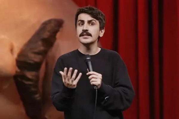 Gösterisinde Kur’an-ı Kerim İle Dalga Geçmişti! Sözde Komedyen Deniz Göktaş’tan Pişkin Savunma